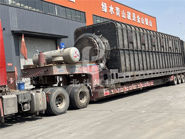 木材好色先生TV下载机正在繁忙装车,即将踏上奔赴安徽的路程